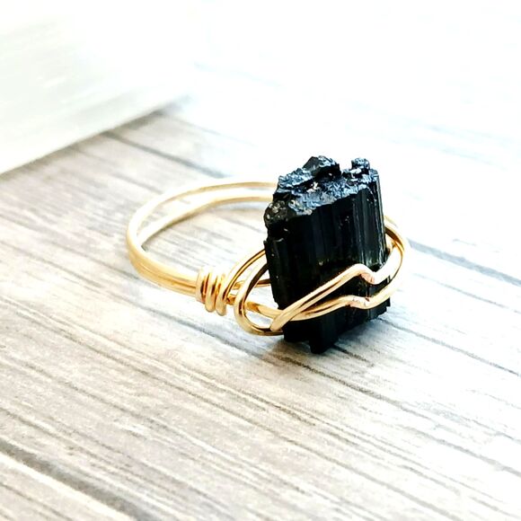 Raw Black Tourmaline Crystal Ring, Gemstone Jewelry Accessories, Size 5.5 - Picture 2 of 3